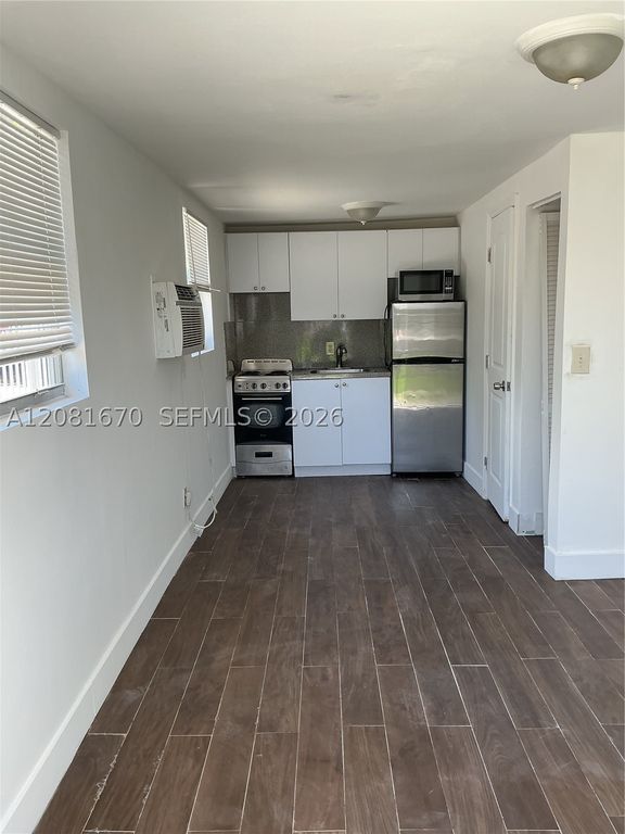 2222 Van Buren St 28, Hollywood, FL 33020