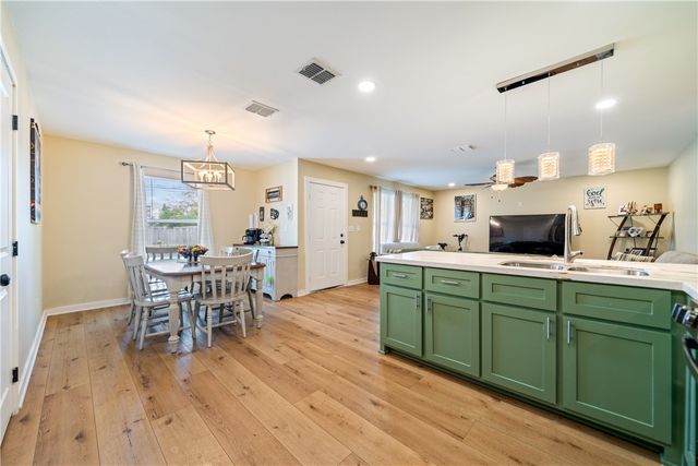 915 Craig St, Corpus Christi, TX 78404