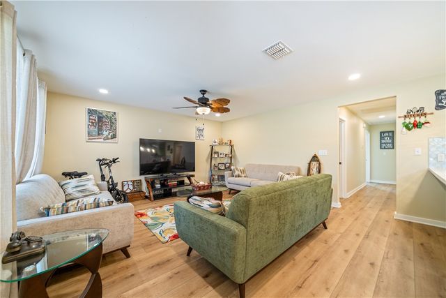 915 Craig St, Corpus Christi, TX 78404