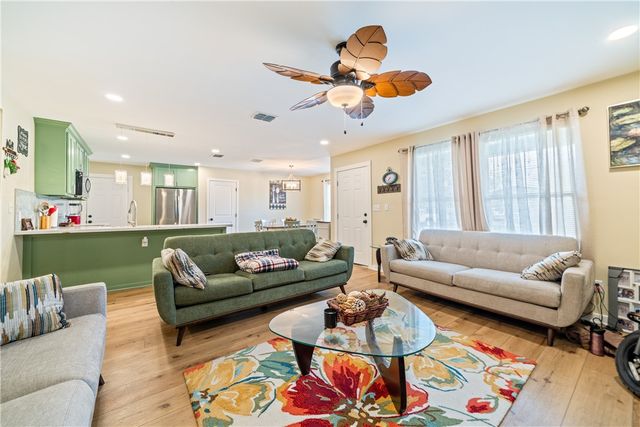 915 Craig St, Corpus Christi, TX 78404