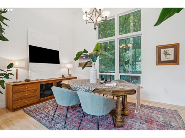 5604 Sw KNIGHTSBRIDGE Dr, Portland, OR 97219