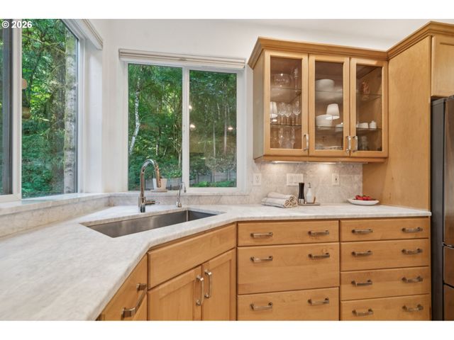 5604 Sw KNIGHTSBRIDGE Dr, Portland, OR 97219