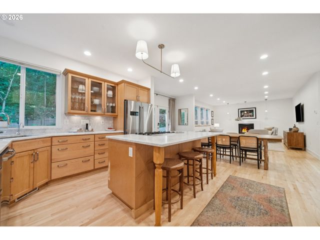 5604 Sw KNIGHTSBRIDGE Dr, Portland, OR 97219