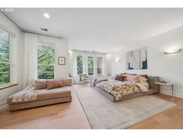 5604 Sw KNIGHTSBRIDGE Dr, Portland, OR 97219