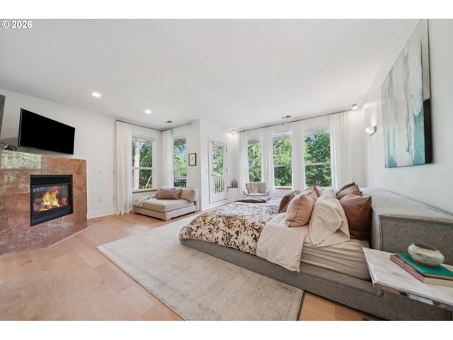 5604 Sw KNIGHTSBRIDGE Dr, Portland, OR 97219