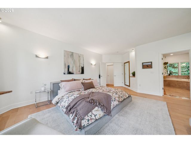 5604 Sw KNIGHTSBRIDGE Dr, Portland, OR 97219