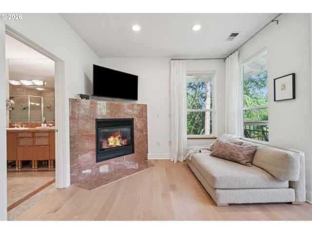 5604 Sw KNIGHTSBRIDGE Dr, Portland, OR 97219