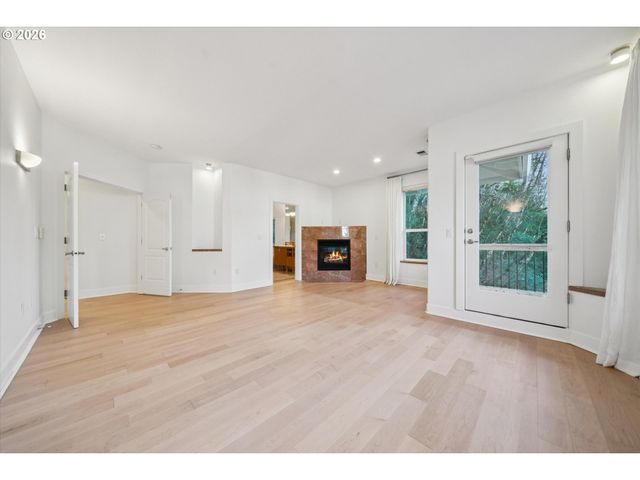 5604 Sw KNIGHTSBRIDGE Dr, Portland, OR 97219