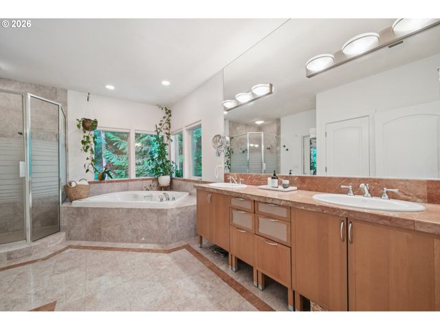 5604 Sw KNIGHTSBRIDGE Dr, Portland, OR 97219