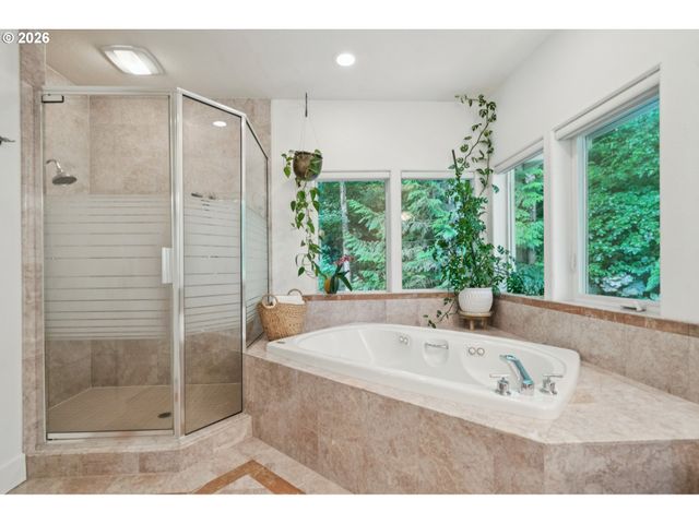 5604 Sw KNIGHTSBRIDGE Dr, Portland, OR 97219