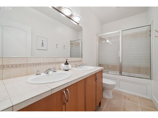 5604 Sw KNIGHTSBRIDGE Dr, Portland, OR 97219