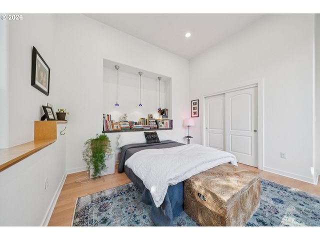 5604 Sw KNIGHTSBRIDGE Dr, Portland, OR 97219