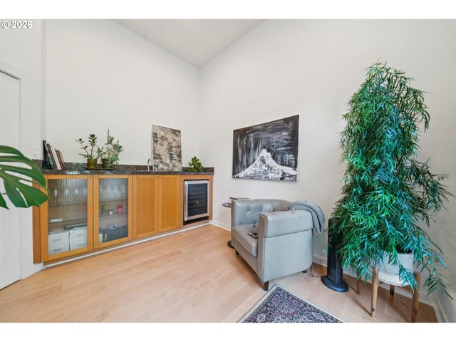 5604 Sw KNIGHTSBRIDGE Dr, Portland, OR 97219