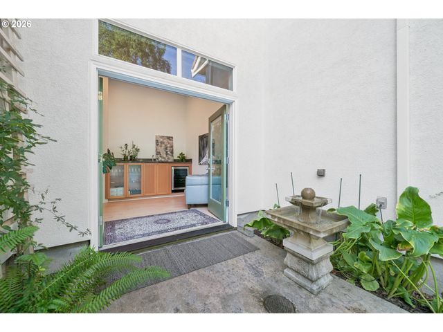 5604 Sw KNIGHTSBRIDGE Dr, Portland, OR 97219