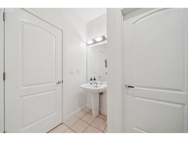 5604 Sw KNIGHTSBRIDGE Dr, Portland, OR 97219