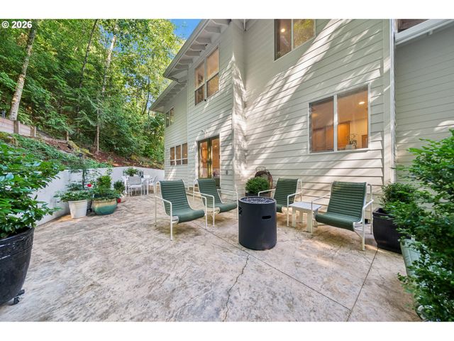 5604 Sw KNIGHTSBRIDGE Dr, Portland, OR 97219