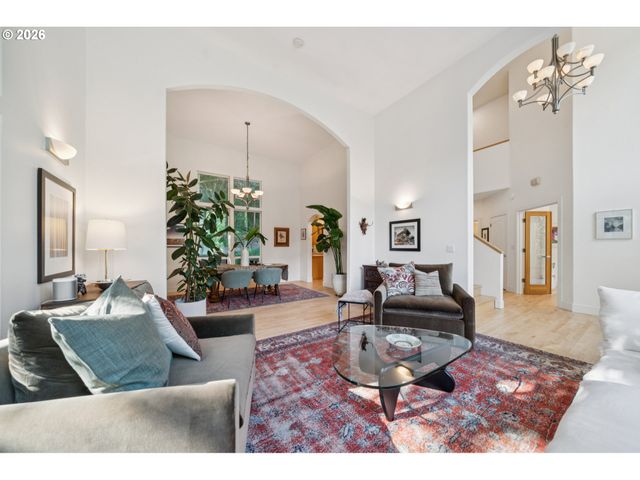 5604 Sw KNIGHTSBRIDGE Dr, Portland, OR 97219