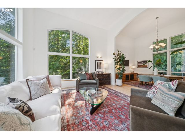 5604 Sw KNIGHTSBRIDGE Dr, Portland, OR 97219