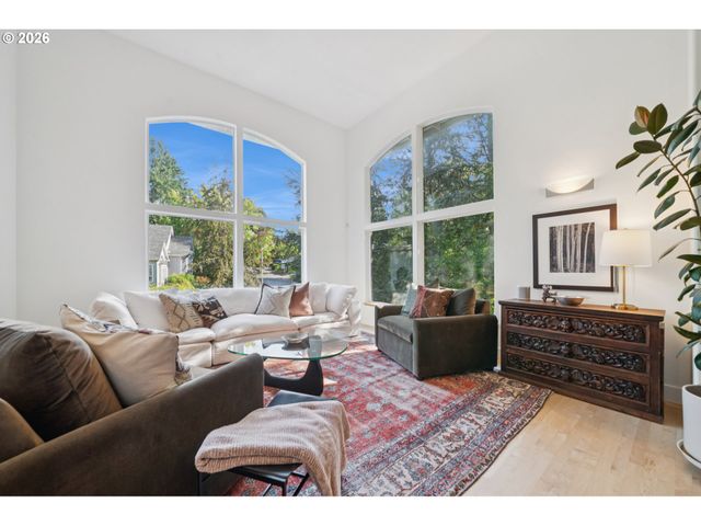 5604 Sw KNIGHTSBRIDGE Dr, Portland, OR 97219