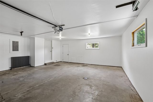 1940 West Street, Grinnell, IA 50112