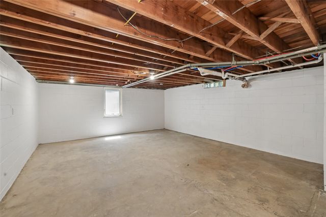 1940 West Street, Grinnell, IA 50112
