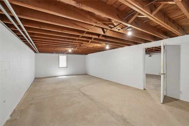 1940 West Street, Grinnell, IA 50112