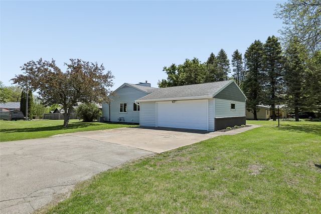 1940 West Street, Grinnell, IA 50112
