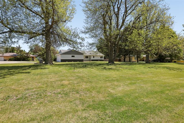 1940 West Street, Grinnell, IA 50112
