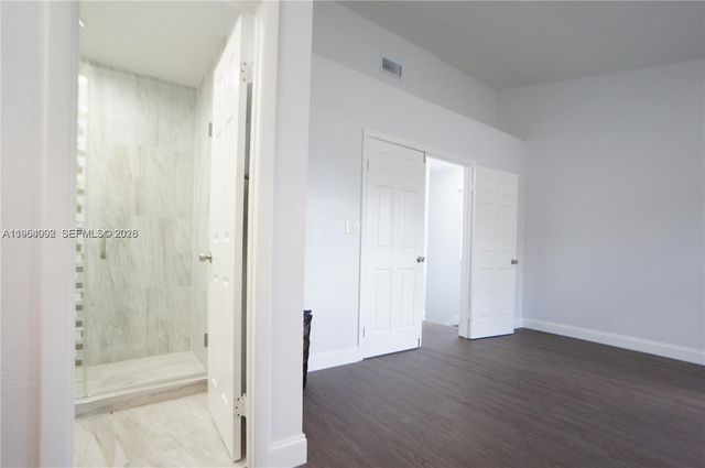 610 NW 108th Ter ., Pembroke Pines, FL 33026