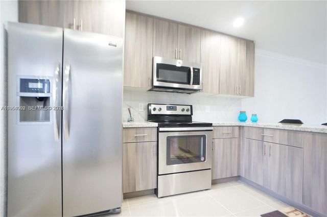 610 NW 108th Ter ., Pembroke Pines, FL 33026