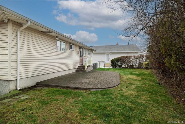 295 Thorn Street, Oceanside, NY 11572