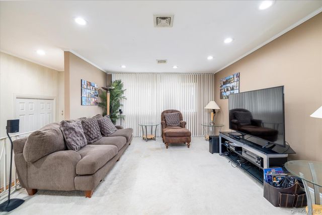 295 Thorn Street, Oceanside, NY 11572