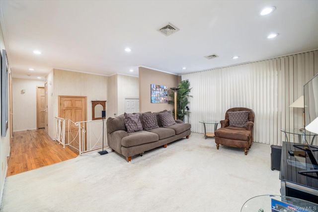 295 Thorn Street, Oceanside, NY 11572