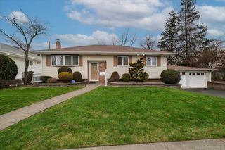 295 Thorn Street, Oceanside, NY 11572