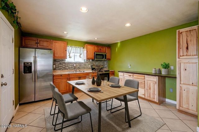 1622 S 14th St, Yakima, WA 98901