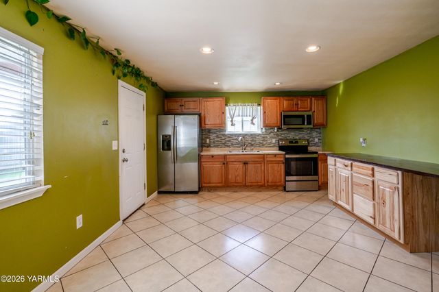 1622 S 14th St, Yakima, WA 98901