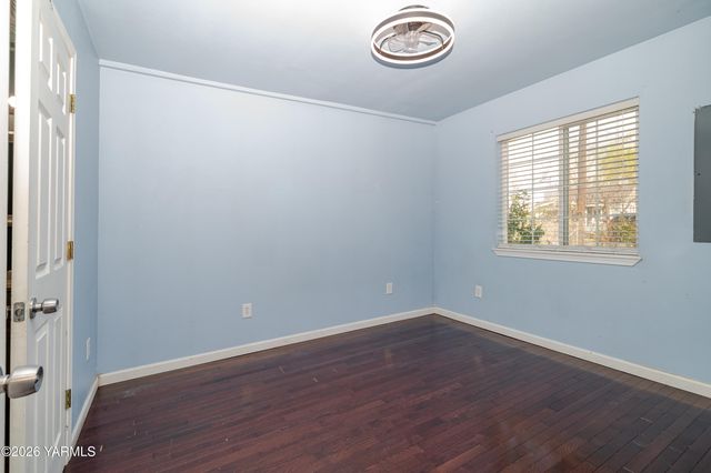 1622 S 14th St, Yakima, WA 98901