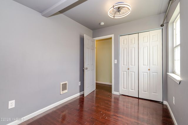 1622 S 14th St, Yakima, WA 98901