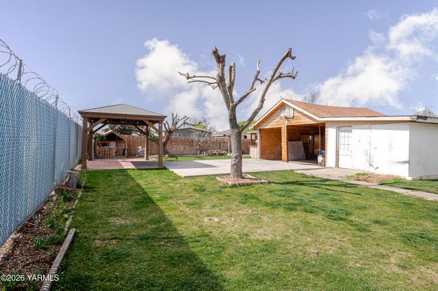 1622 S 14th St, Yakima, WA 98901