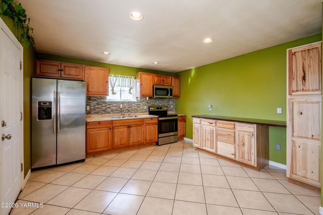 1622 S 14th St, Yakima, WA 98901