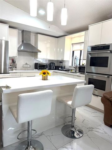 11266 SW 33rd St, Miami, FL 33165
