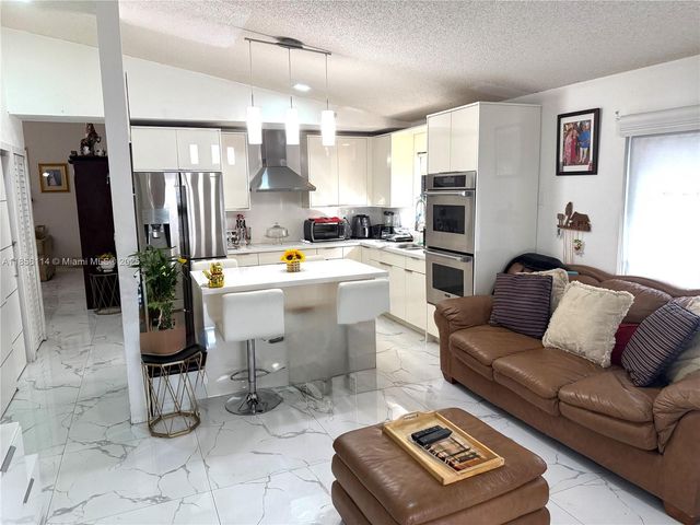 11266 SW 33rd St, Miami, FL 33165
