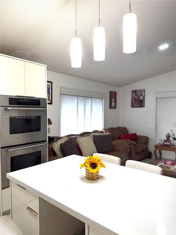 11266 SW 33rd St, Miami, FL 33165