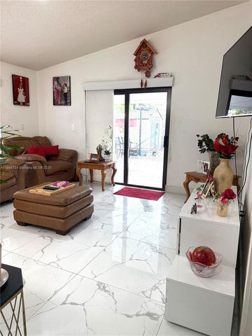 11266 SW 33rd St, Miami, FL 33165