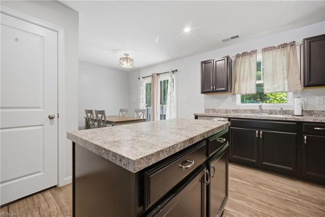 404 Lakeview CV, Smithfield, VA 23430