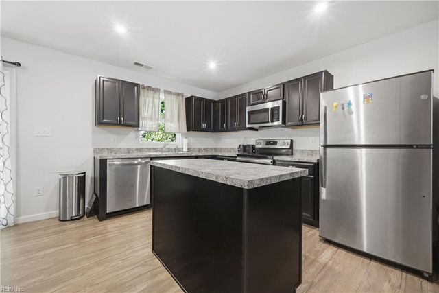 404 Lakeview CV, Smithfield, VA 23430