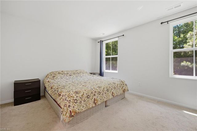 404 Lakeview CV, Smithfield, VA 23430