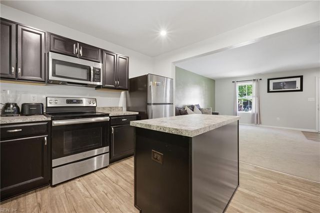 404 Lakeview CV, Smithfield, VA 23430