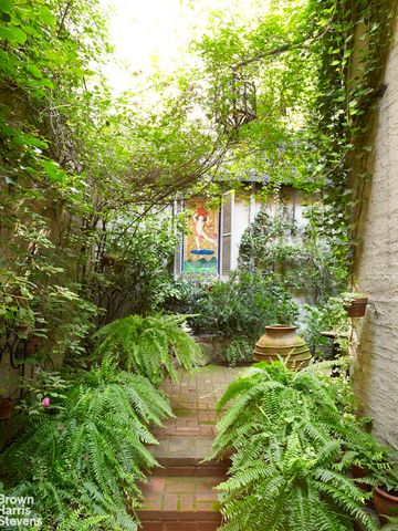 203 PRINCE Street, New York City, NY 10012