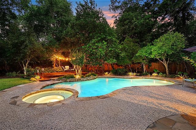 6 Misty Point, The Woodlands, TX 77380